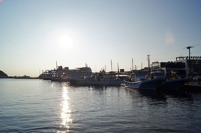 朝の久里浜港